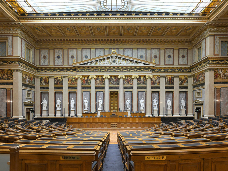 Blick in den Bundesversammlungssaal in Richtung Präsidium