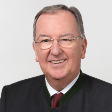 Portraitfoto von Ernest Schwindsackl