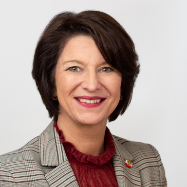 Portraitfoto von MMst. Mag. (FH) Maria Neumann