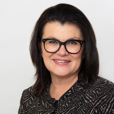 Portraitfoto von Dipl.-Kffr. (FH) Elisabeth Pfurtscheller