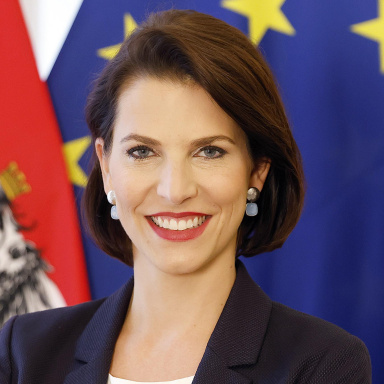 Portraitfoto von Mag. Karoline Edtstadler