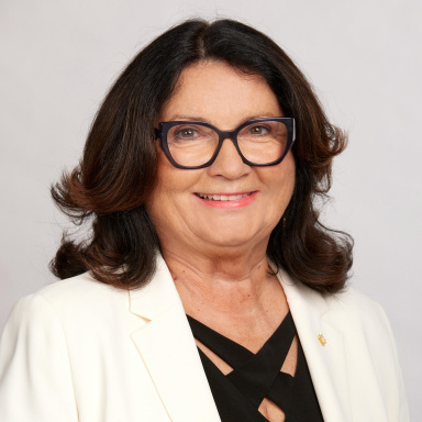 Portraitfoto von Mag. Elisabeth Scheucher-Pichler